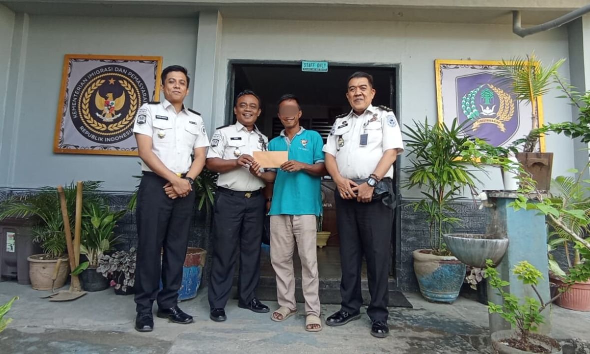 Apresiasi Kerja Produktif, Lapas Pangkalpinang Serahkan Premi Warga Binaan